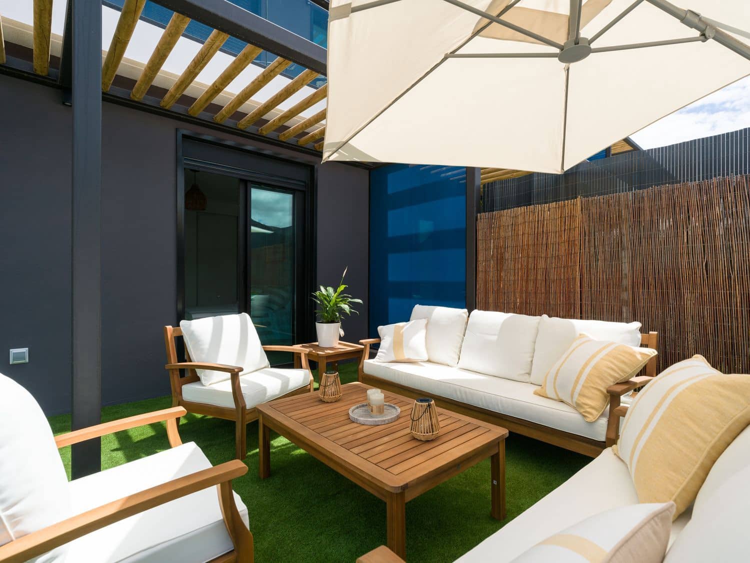 2 sypialnia Apartament do wynajęcia w Puerto Rico z basenem garażem - 2 200 € (Ref: 10013927)