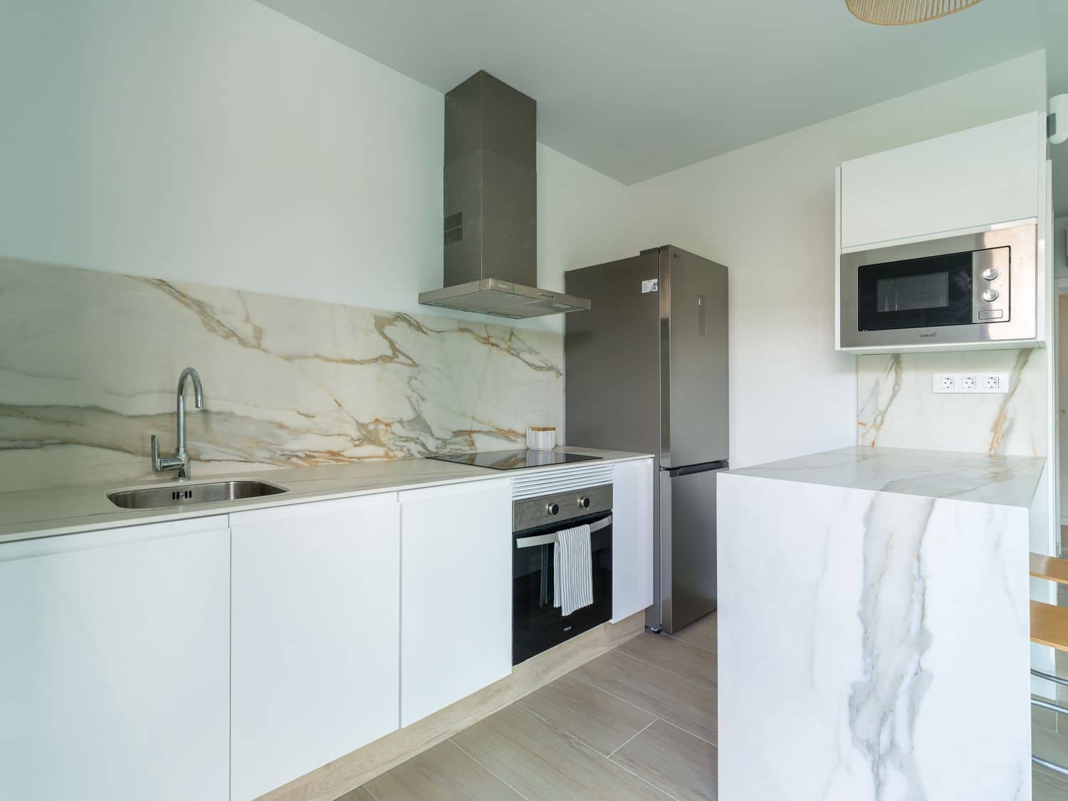 2 sypialnia Apartament do wynajęcia w Puerto Rico z basenem garażem - 2 200 € (Ref: 10013927)