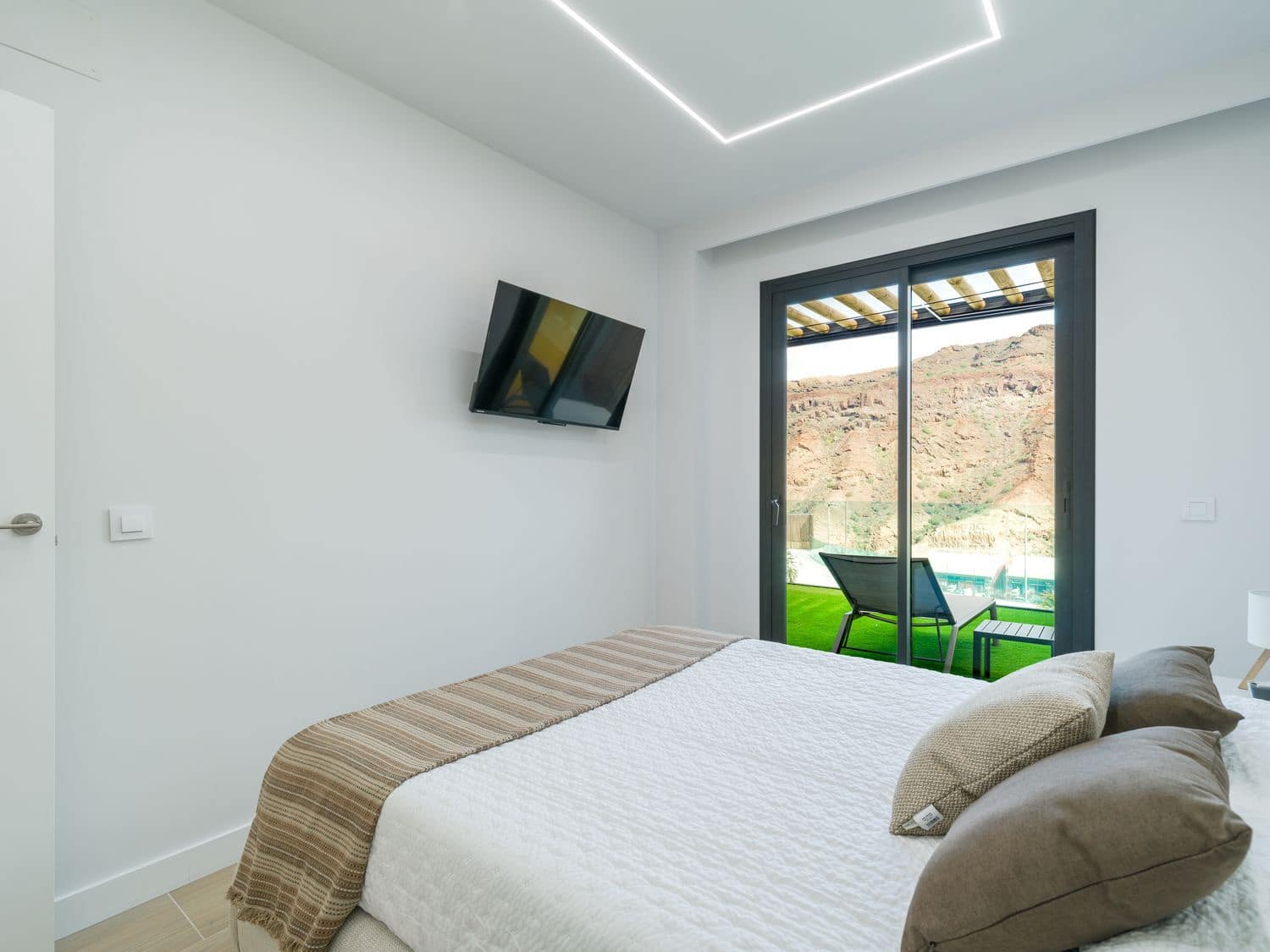 1 sypialnia Apartament do wynajęcia w Puerto Rico z basenem garażem - 1 900 € (Ref: 10013929)