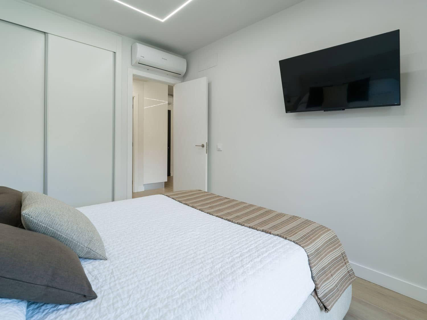 1 sypialnia Apartament do wynajęcia w Puerto Rico z basenem garażem - 1 900 € (Ref: 10013929)