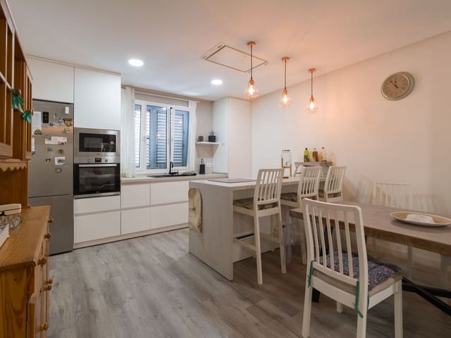 3 sypialnia Apartament na sprzedaż w Santa Lucía de Tirajana z garażem - 245 000 € (Ref: 10013933)