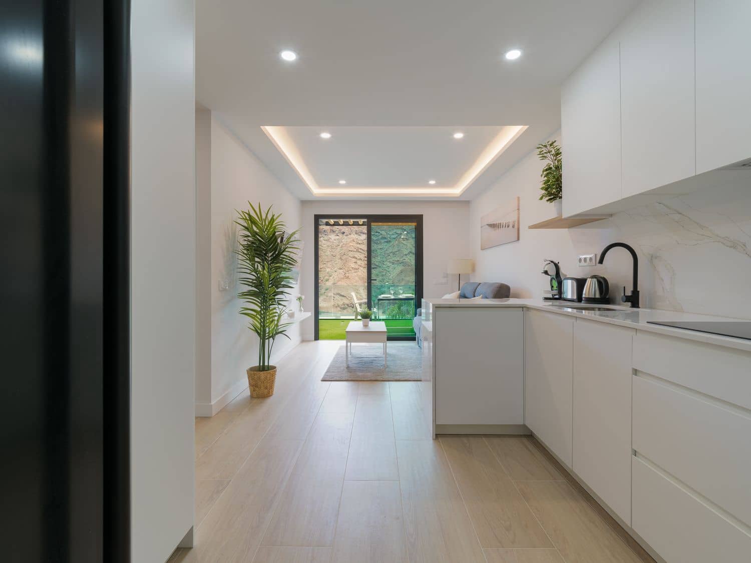 1 sypialnia Apartament do wynajęcia w Puerto Rico z basenem garażem - 1 600 € (Ref: 10013935)