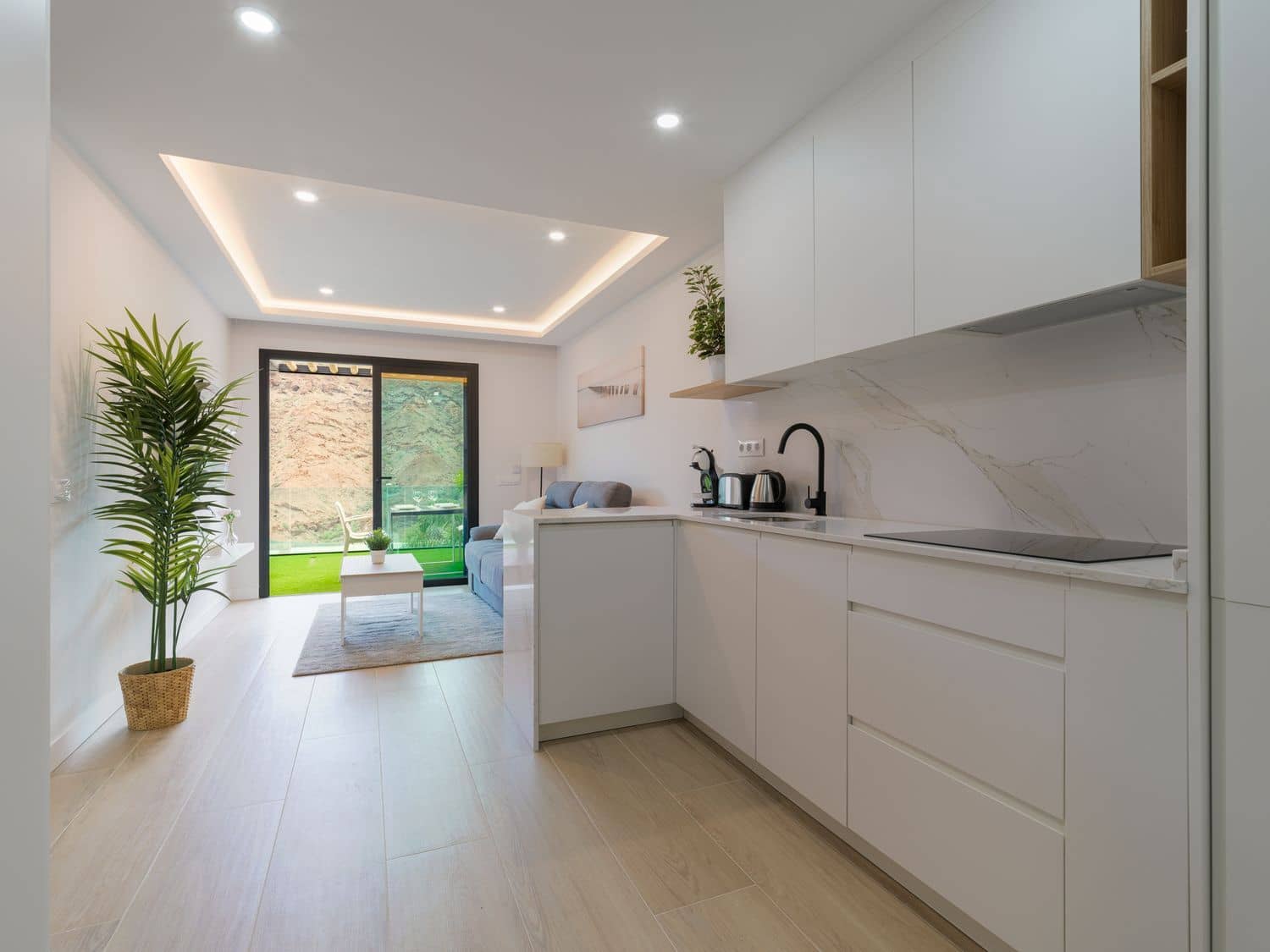1 sypialnia Apartament do wynajęcia w Puerto Rico z basenem garażem - 1 600 € (Ref: 10013935)