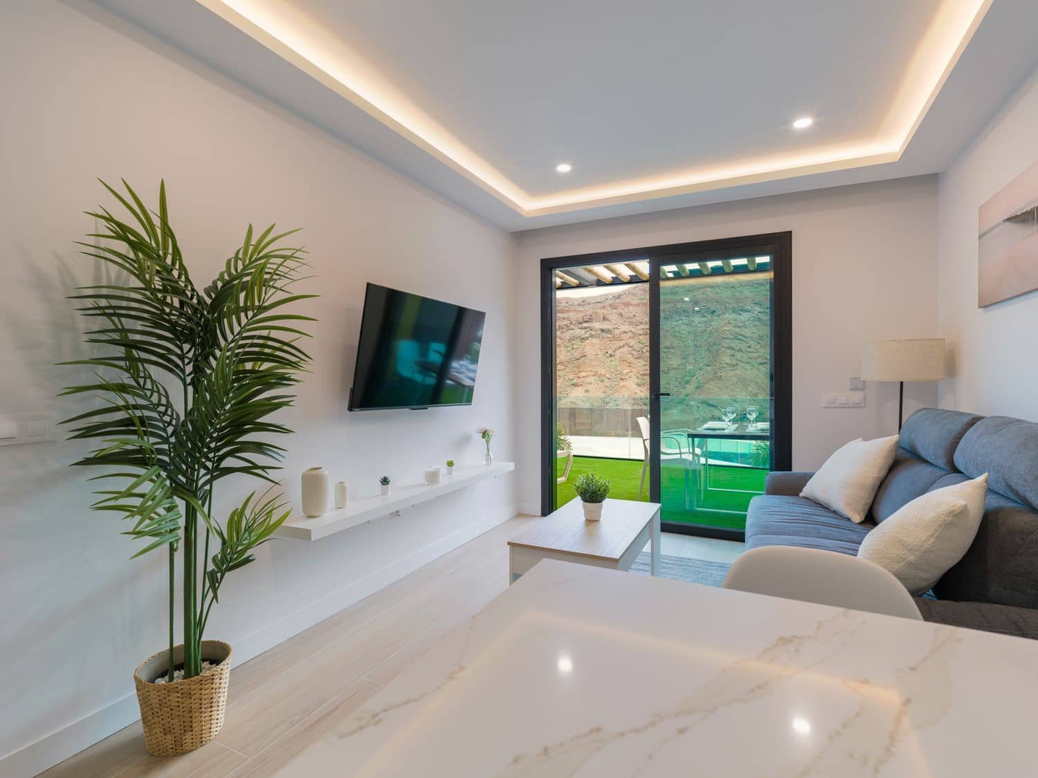1 sypialnia Apartament do wynajęcia w Puerto Rico z basenem garażem - 1 600 € (Ref: 10013935)