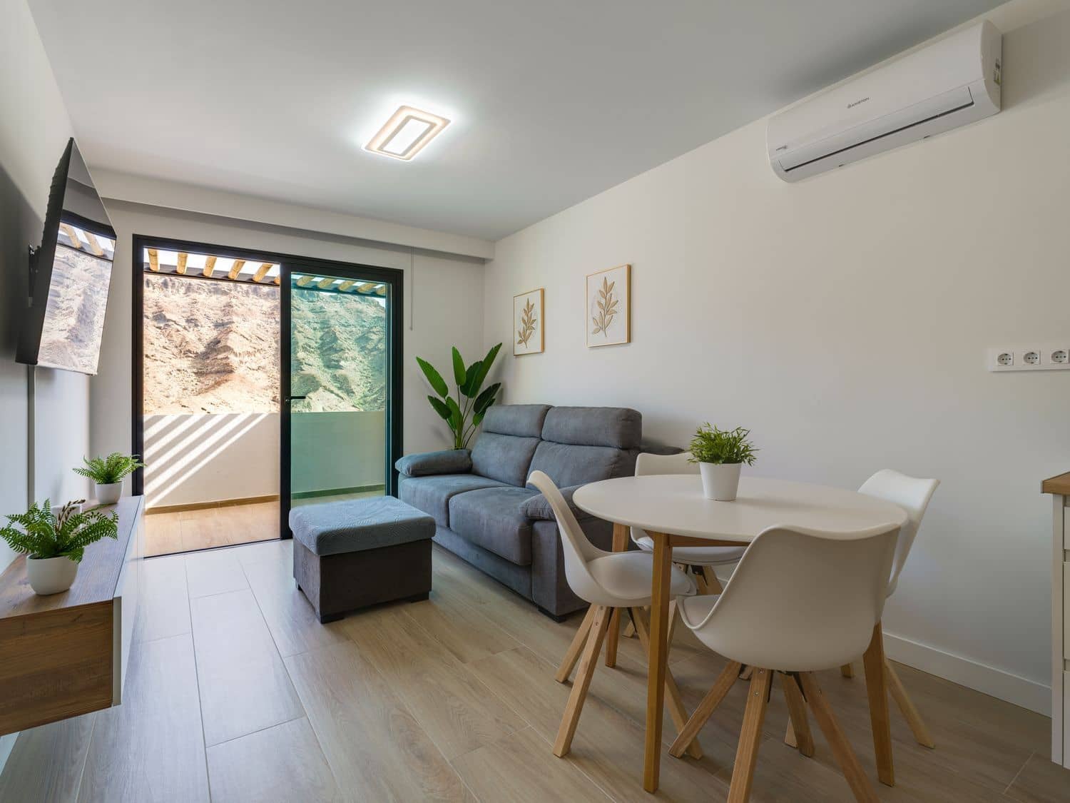 1 sypialnia Apartament do wynajęcia w Puerto Rico z basenem garażem - 1 800 € (Ref: 10013937)