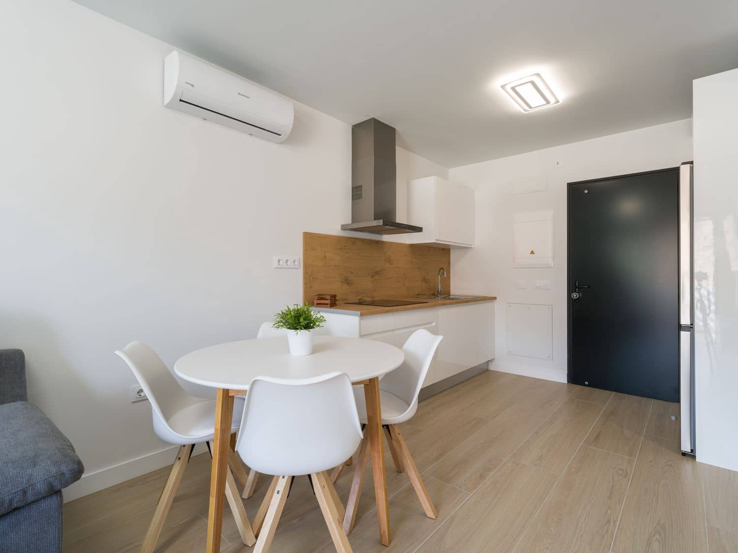 1 sypialnia Apartament do wynajęcia w Puerto Rico z basenem garażem - 1 800 € (Ref: 10013937)