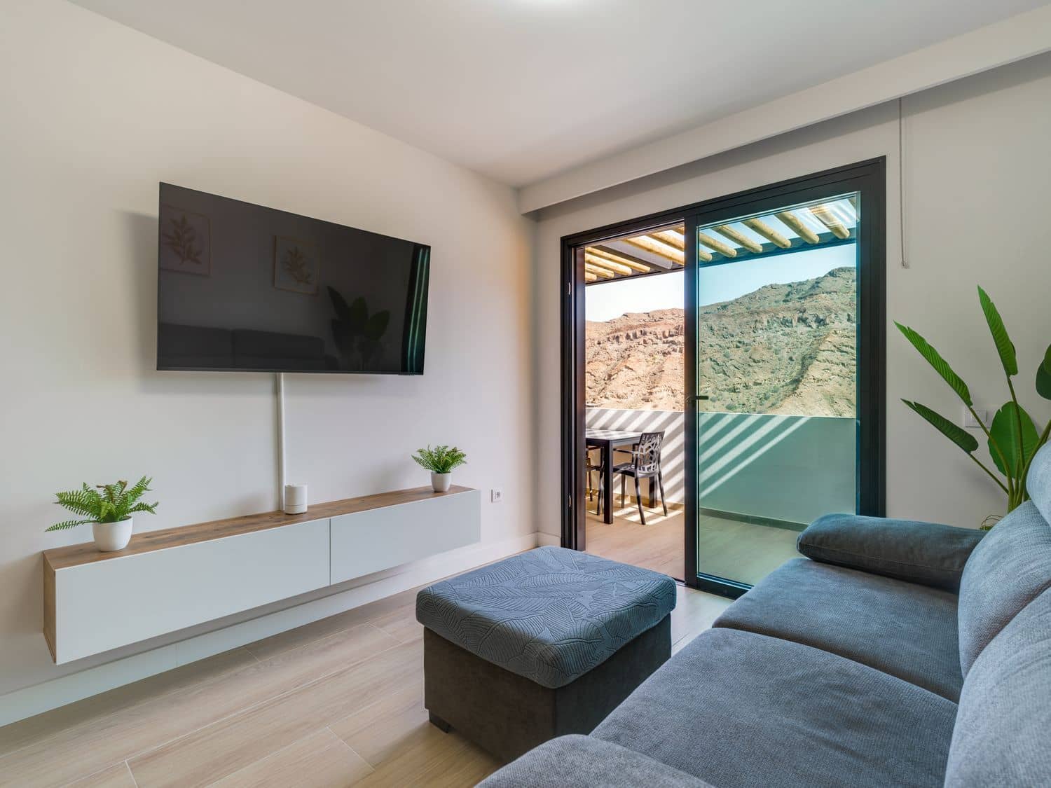 1 sypialnia Apartament do wynajęcia w Puerto Rico z basenem garażem - 1 800 € (Ref: 10013937)