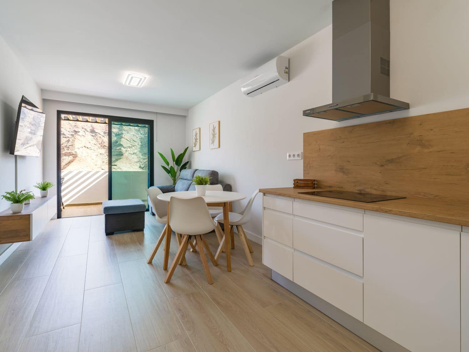 1 sypialnia Apartament do wynajęcia w Puerto Rico z basenem garażem - 1 800 € (Ref: 10013937)