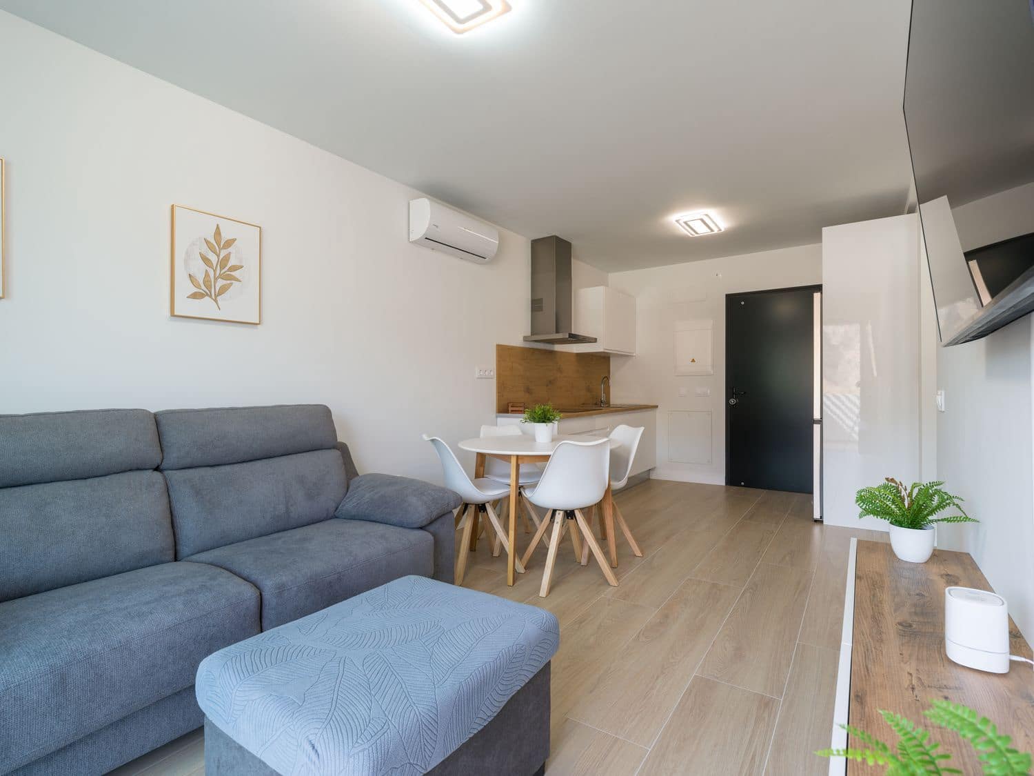 1 sypialnia Apartament do wynajęcia w Puerto Rico z basenem garażem - 1 800 € (Ref: 10013937)