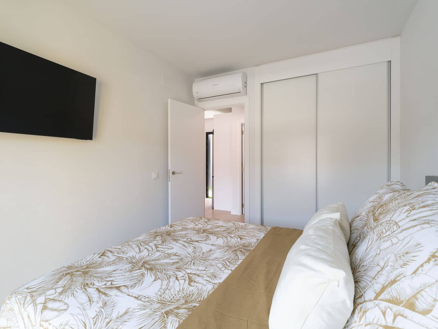 1 sypialnia Apartament do wynajęcia w Puerto Rico z basenem garażem - 1 800 € (Ref: 10013937)