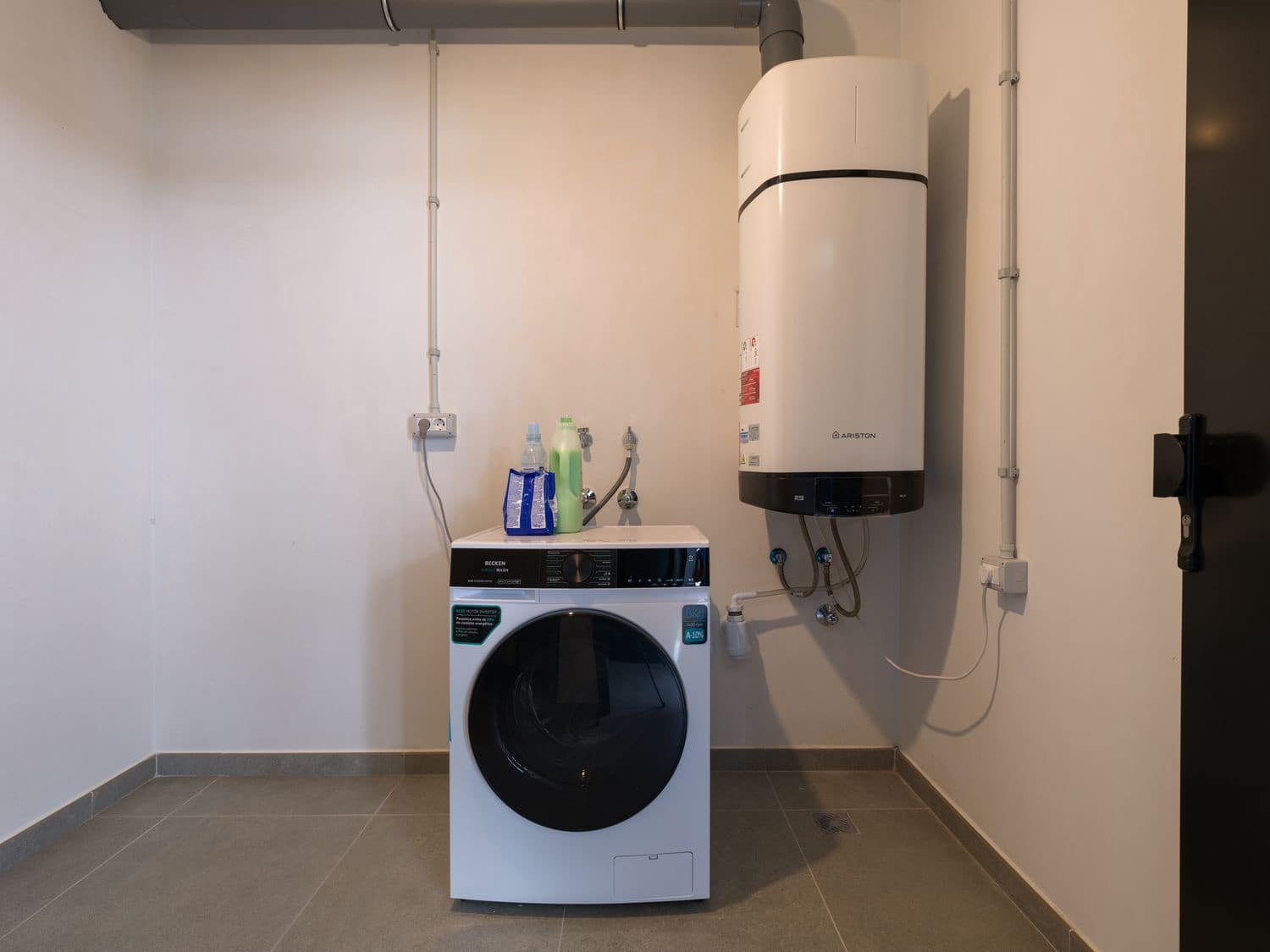 1 sypialnia Apartament do wynajęcia w Puerto Rico z basenem garażem - 1 800 € (Ref: 10013937)
