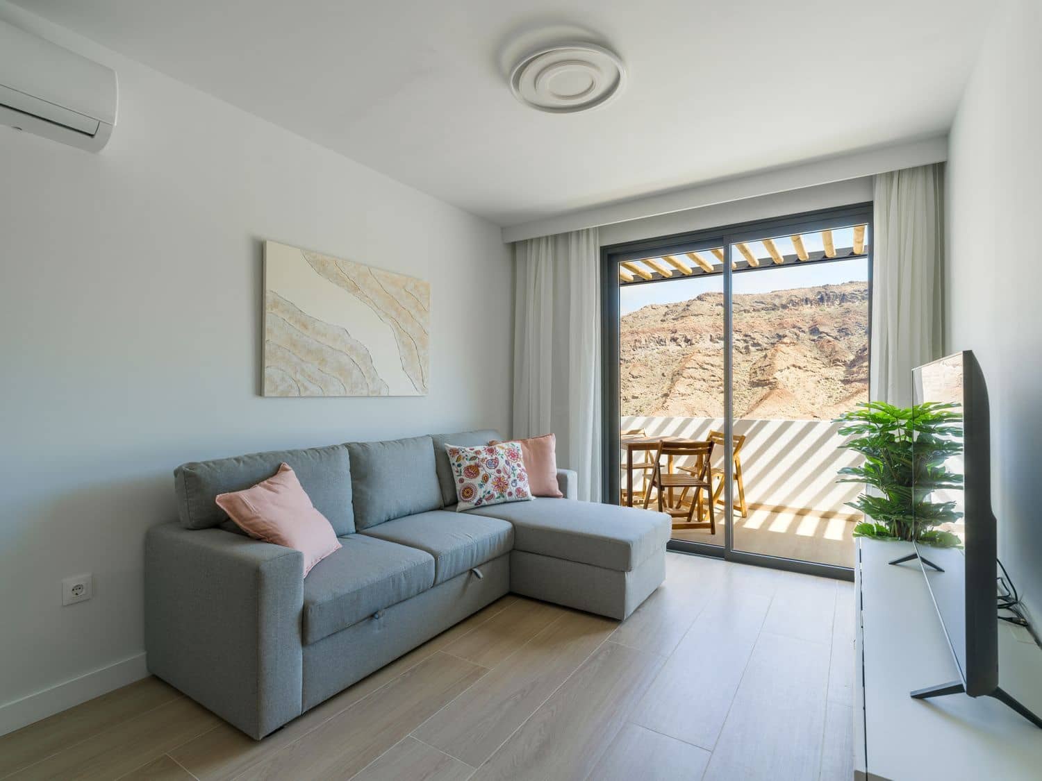 Apartamento de 1 habitación en Puerto Rico en alquiler con piscina garaje - 1.500 € (Ref: 10030017)