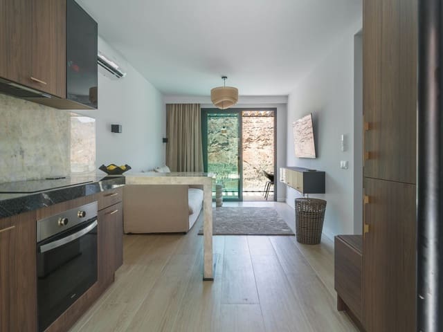 1 sovrum Lägenhet att hyra i Puerto Rico, Mogán med pool garage - 1 700 € (Ref: 10108825)