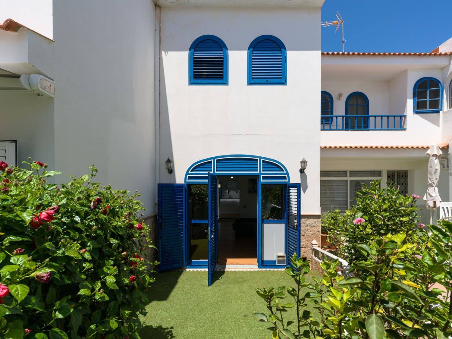 3 bedroom Townhouse for rent in Sardina with pool garage - € 1,500 (Ref: 10108829)