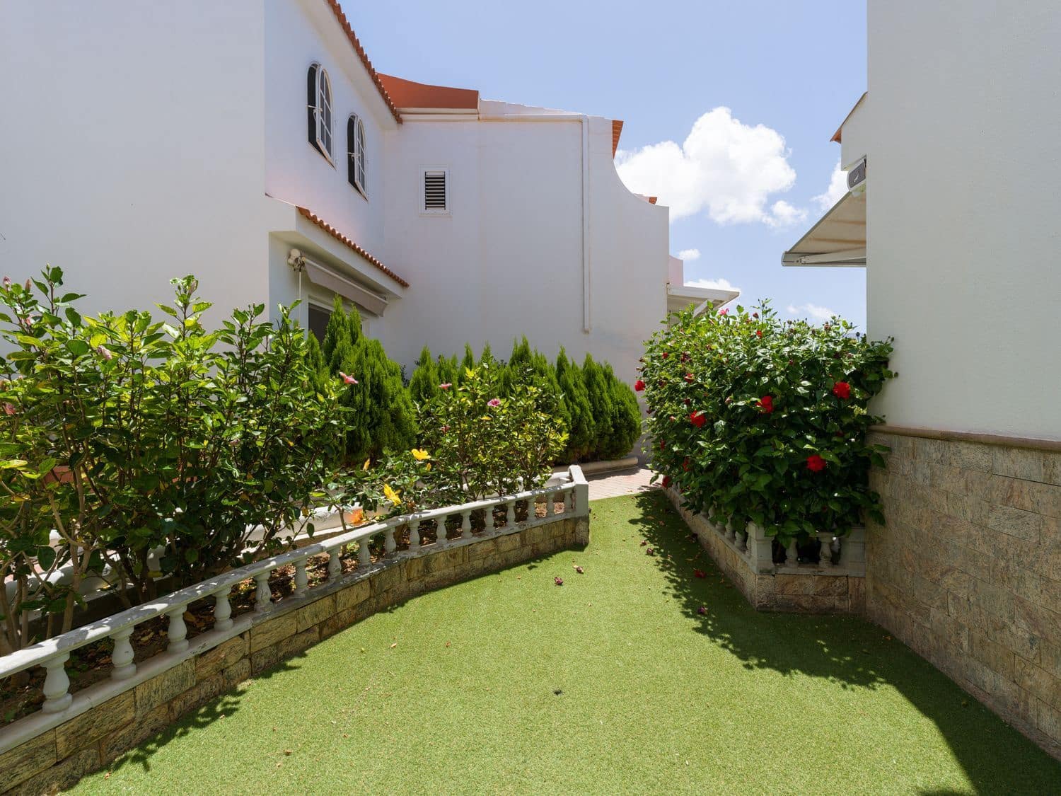 3 bedroom Townhouse for rent in Sardina with pool garage - € 1,500 (Ref: 10108829)