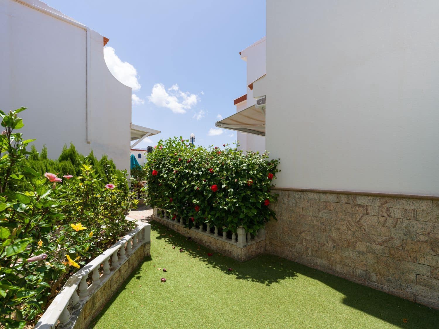 3 bedroom Townhouse for rent in Sardina with pool garage - € 1,500 (Ref: 10108829)