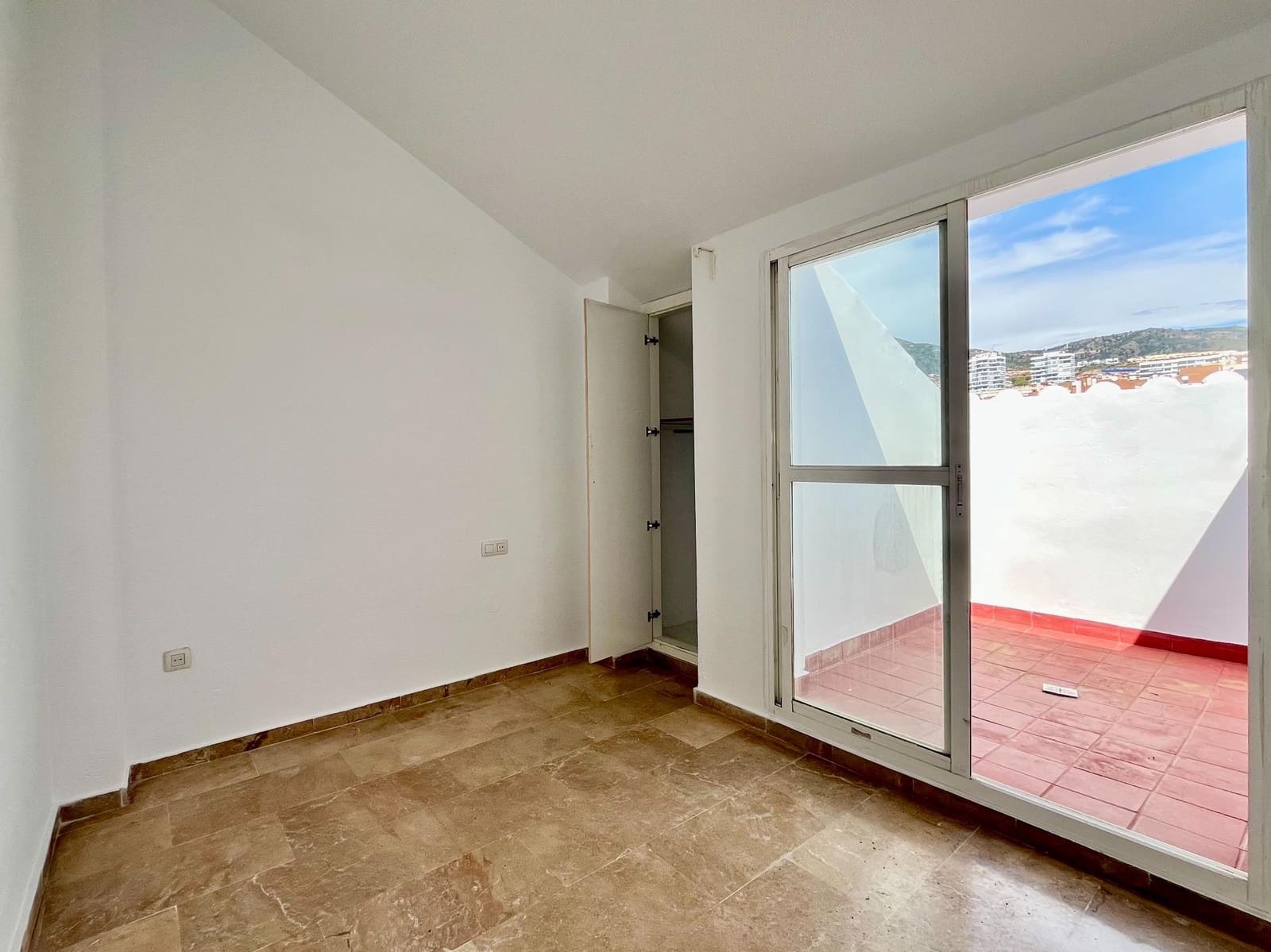 4 bedroom Penthouse for sale in Benalmadena with pool garage - € 425,000 (Ref: 8941224)