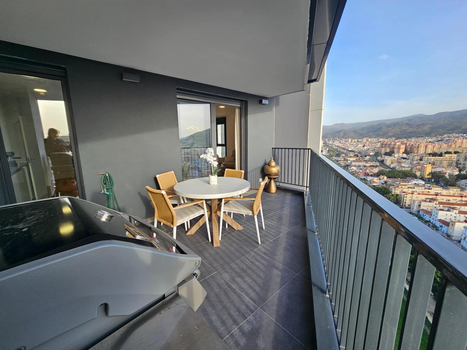 3 Zimmer Wohnung zu verkaufen in Malaga Stadt mit Pool Garage - 899.000 € (Ref: 8954407)