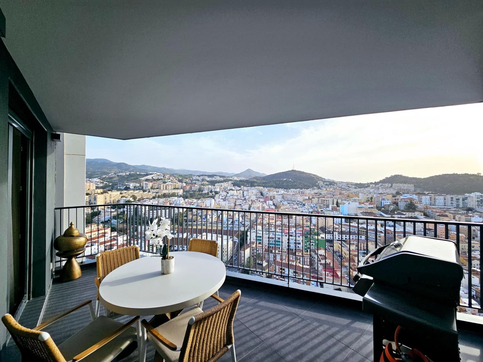 3 Zimmer Wohnung zu verkaufen in Malaga Stadt mit Pool Garage - 899.000 € (Ref: 8954407)