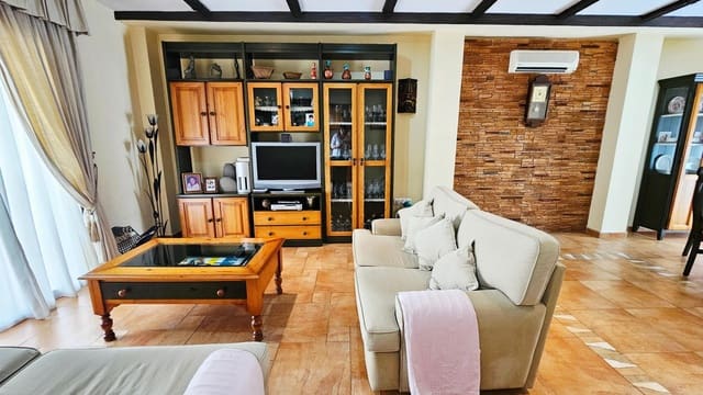 4 soveværelse Rækkehus til salg i Benalmádena pueblo, Benalmádena med garage - € 410.000 (Ref: 9032105)