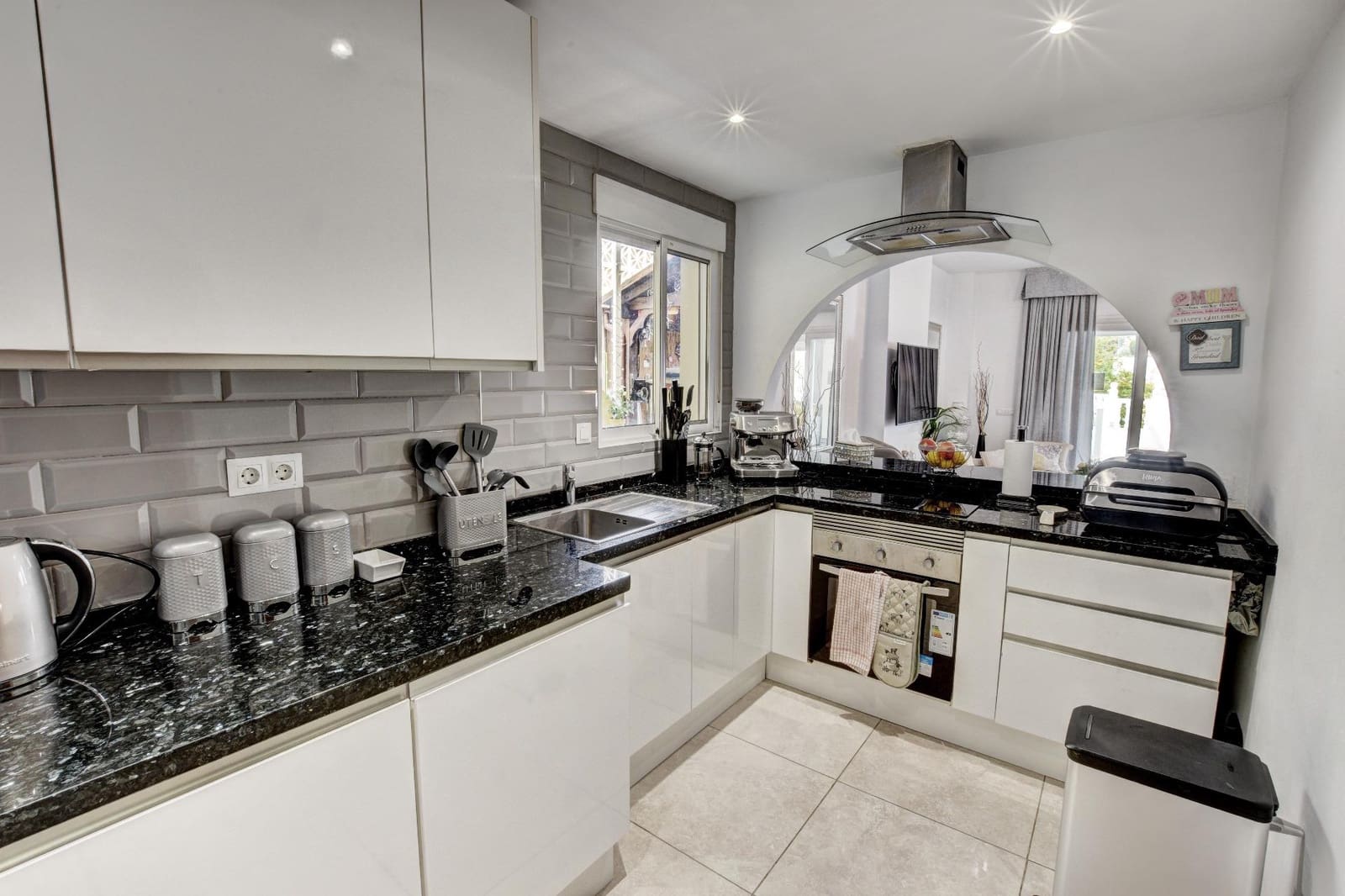 6 soveværelse Villa til salg i Torrequebrada med swimmingpool - € 799.000 (Ref: 9048916)