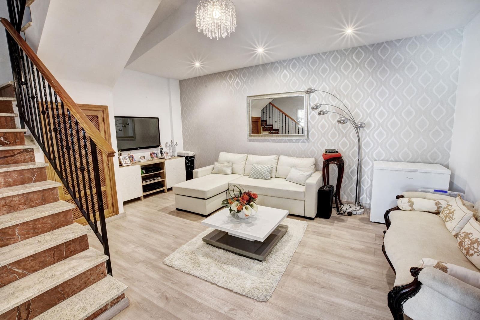 6 soveværelse Villa til salg i Torrequebrada med swimmingpool - € 799.000 (Ref: 9048916)