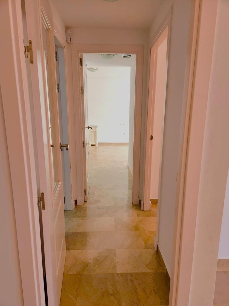 Piso de 2 habitaciones en Benalmádena en venta con piscina - 475.000 € (Ref: 9068872)