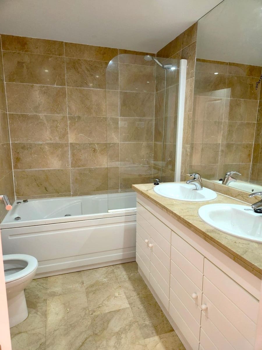 Piso de 2 habitaciones en Benalmádena en venta con piscina - 475.000 € (Ref: 9068872)