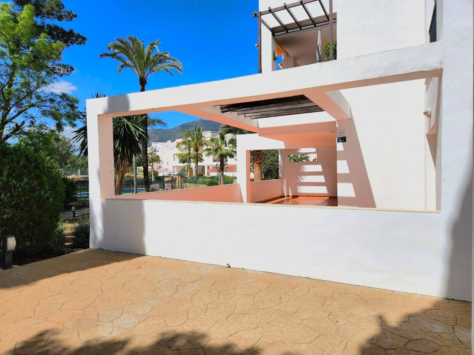 Piso de 2 habitaciones en Benalmádena en venta con piscina - 475.000 € (Ref: 9068872)