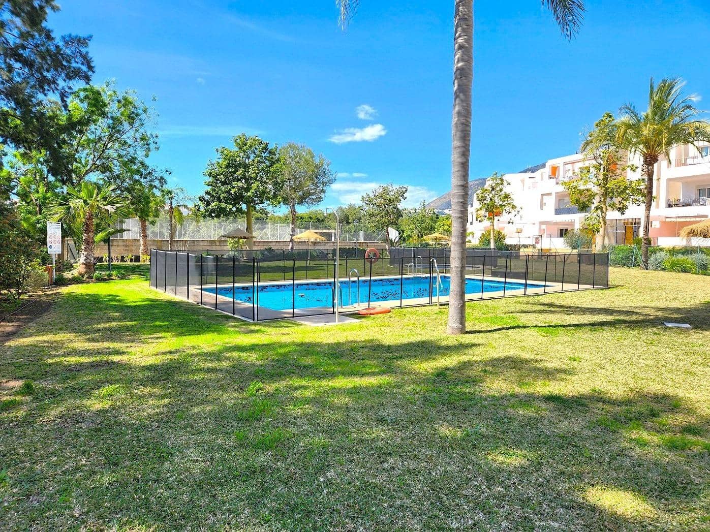 Piso de 2 habitaciones en Benalmádena en venta con piscina - 475.000 € (Ref: 9068872)