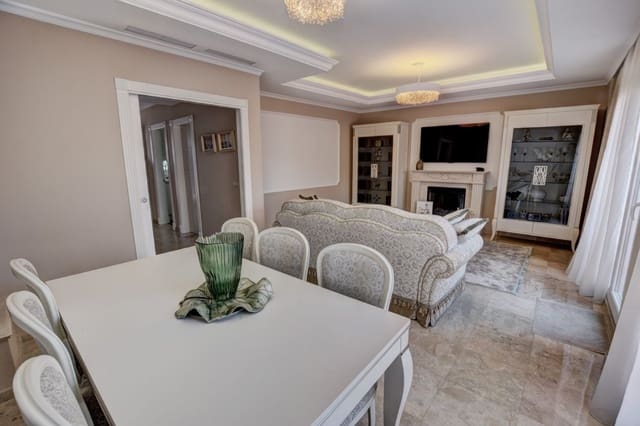 Chalet de 4 habitaciones en Arroyo de la Miel, Benalmádena en venta con garaje - 660.000 € (Ref: 9569343)