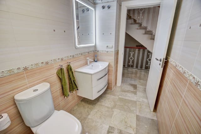 Chalet de 4 habitaciones en Arroyo de la Miel, Benalmádena en venta con garaje - 660.000 € (Ref: 9569343)