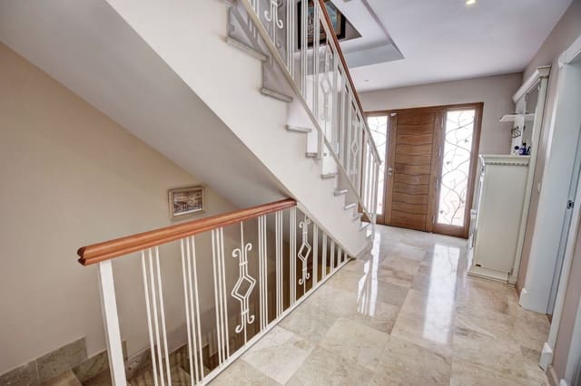 Chalet de 4 habitaciones en Arroyo de la Miel, Benalmádena en venta con garaje - 660.000 € (Ref: 9569343)