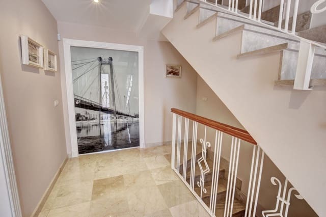 Chalet de 4 habitaciones en Arroyo de la Miel, Benalmádena en venta con garaje - 660.000 € (Ref: 9569343)