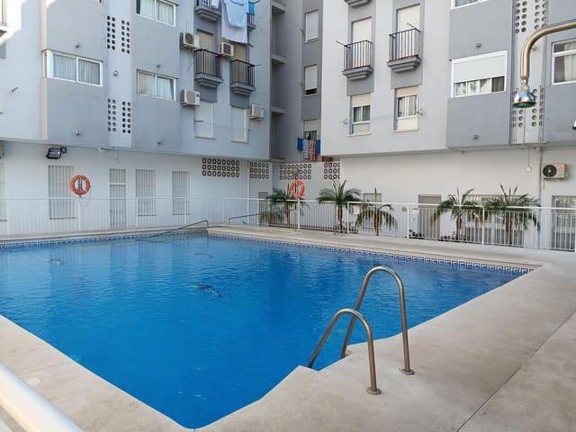 Apartamento de 3 habitaciones en Zona Puerto Deportivo, Fuengirola en venta con piscina - 420.000 € (Ref: 9569344)