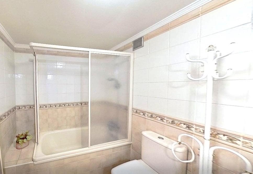 3 bedroom Apartment for sale in Fuengirola with pool - € 410,000 (Ref: 9569344)