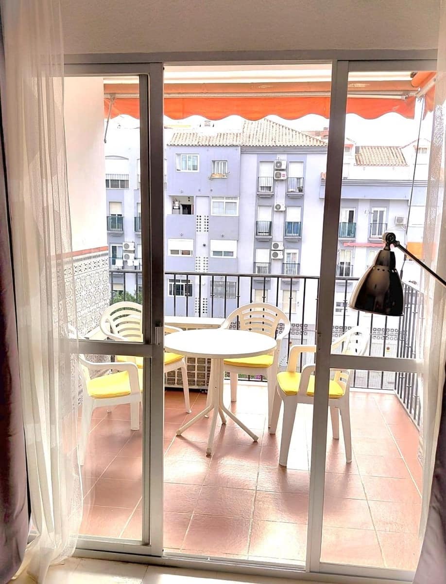 3 bedroom Apartment for sale in Fuengirola with pool - € 410,000 (Ref: 9569344)
