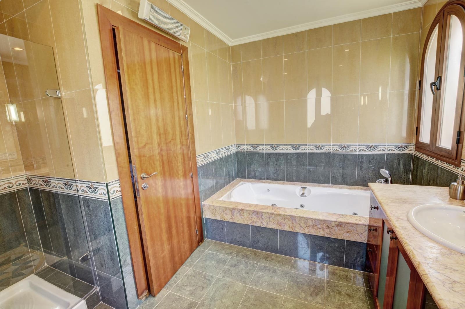 6 soveværelse Villa til salg i Benalmadena med swimmingpool garage - € 1.790.000 (Ref: 9569347)