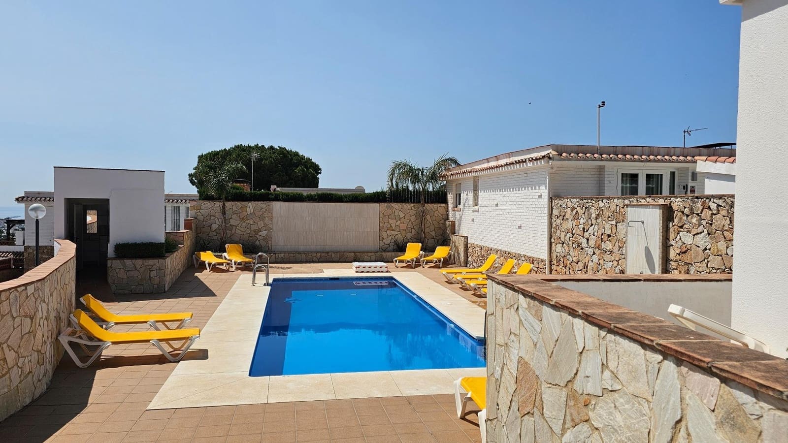 5 bedroom Terraced Villa for sale in Benalmadena with pool garage - € 465,000 (Ref: 9569351)