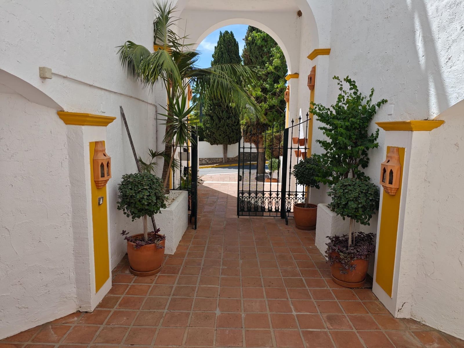2 bedroom Apartment for sale in Mijas Golf with pool - € 370,000 (Ref: 9569353)