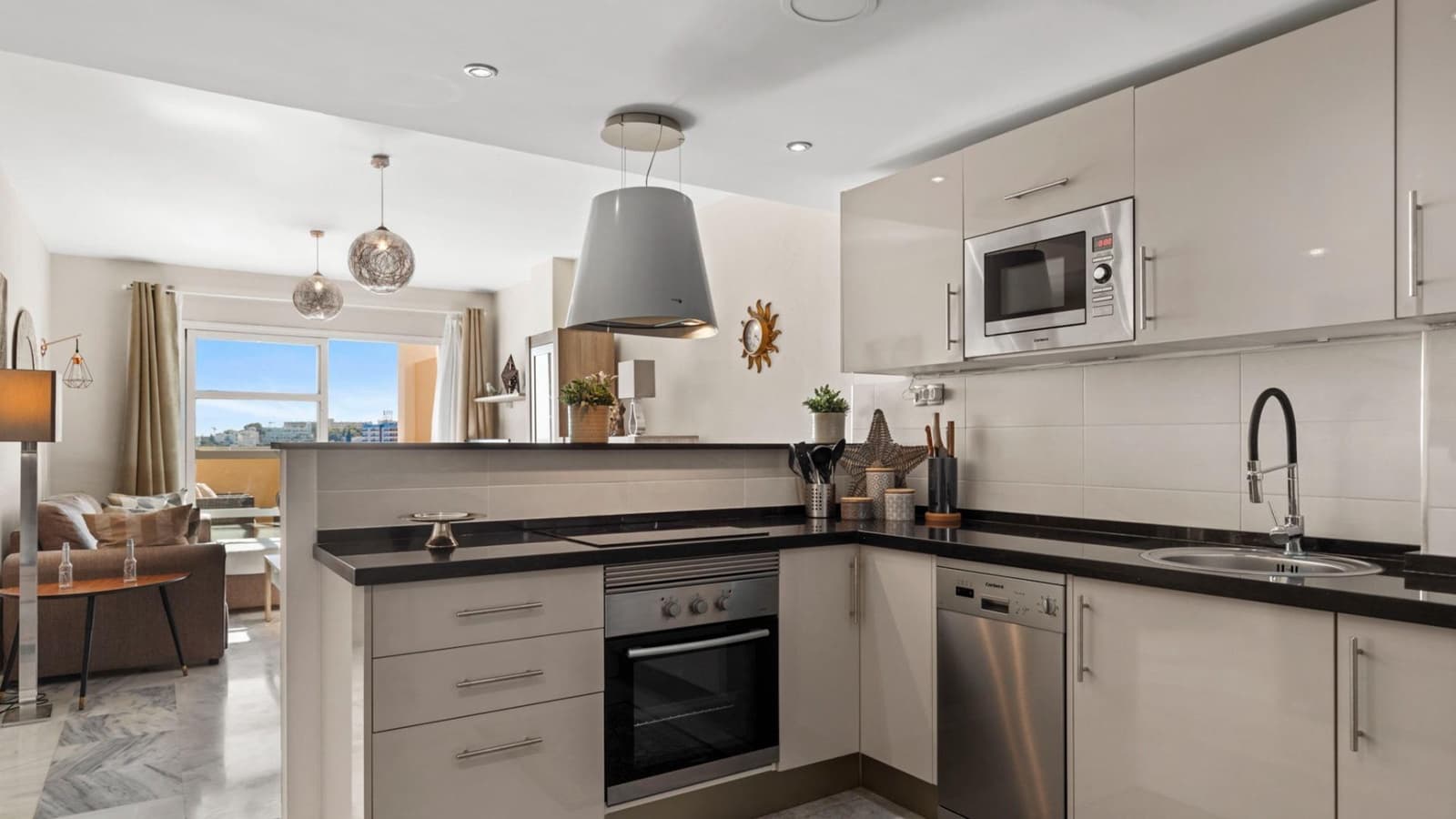 Ático de 2 habitaciones en Torremolinos en venta con piscina garaje - 405.000 € (Ref: 9569354)