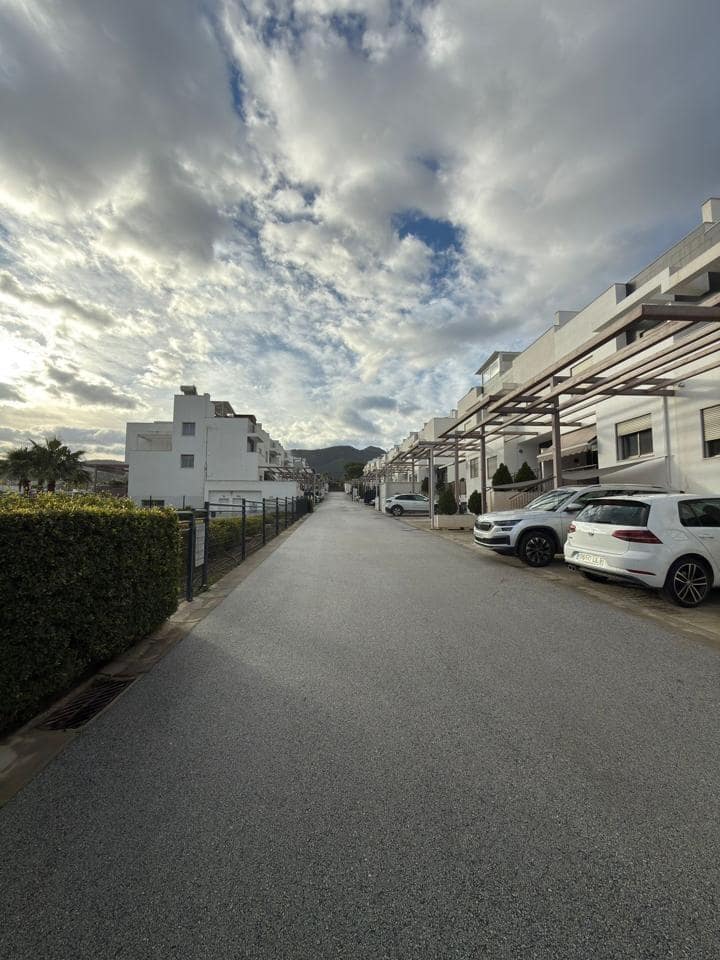 4 soverom Rekkehus til salgs i Pinos de Alhaurin med svømmebasseng - € 689 000 (Ref: 9571281)