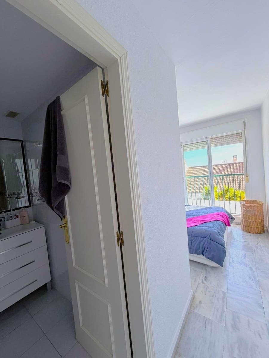 4 soverom Rekkehus til salgs i Benalmadena med svømmebasseng - € 425 000 (Ref: 9571282)