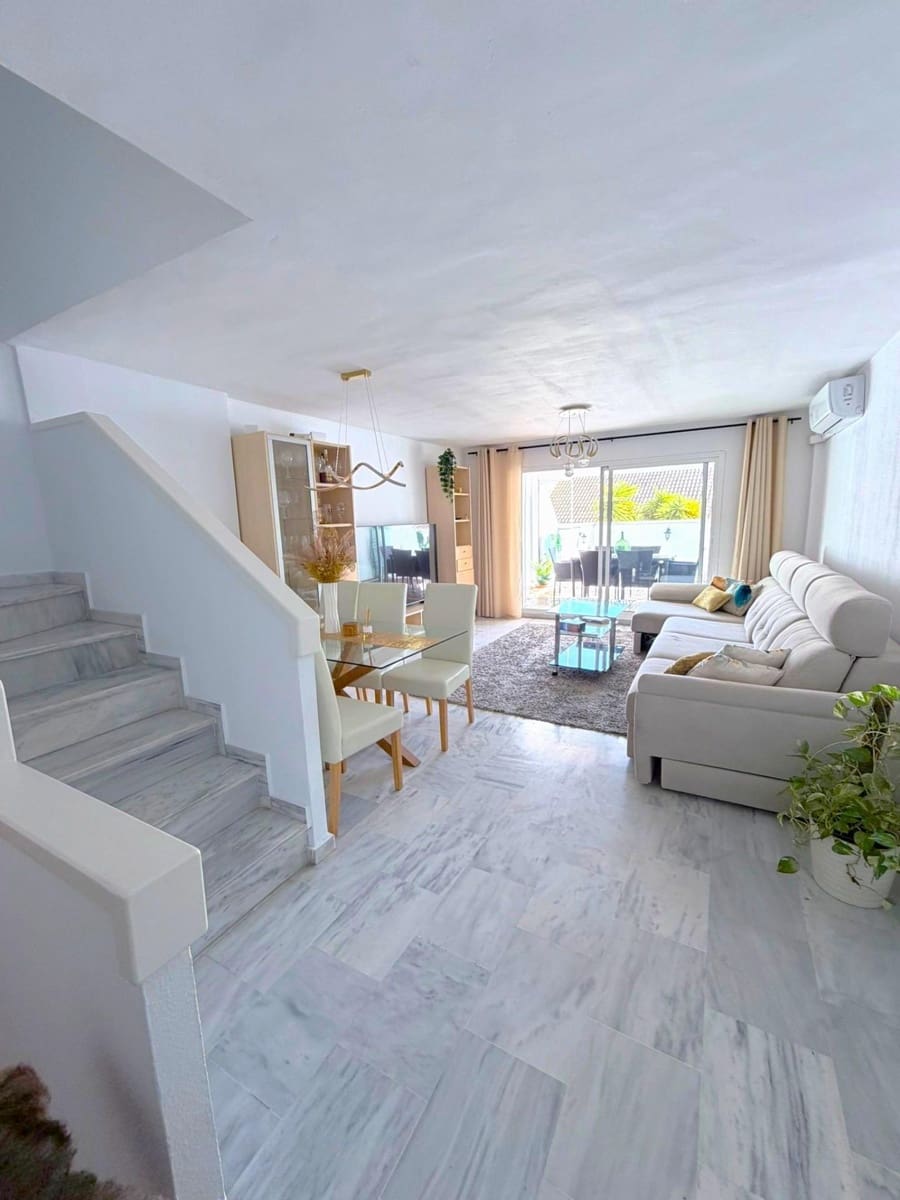 4 soverom Rekkehus til salgs i Benalmadena med svømmebasseng - € 425 000 (Ref: 9571282)