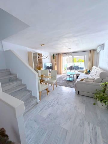 4 sovrum Radhus till salu i Benalmádena pueblo, Benalmádena med pool - 425 000 € (Ref: 9571282)