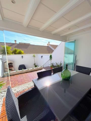 4 sovrum Radhus till salu i Benalmádena pueblo, Benalmádena med pool - 425 000 € (Ref: 9571282)