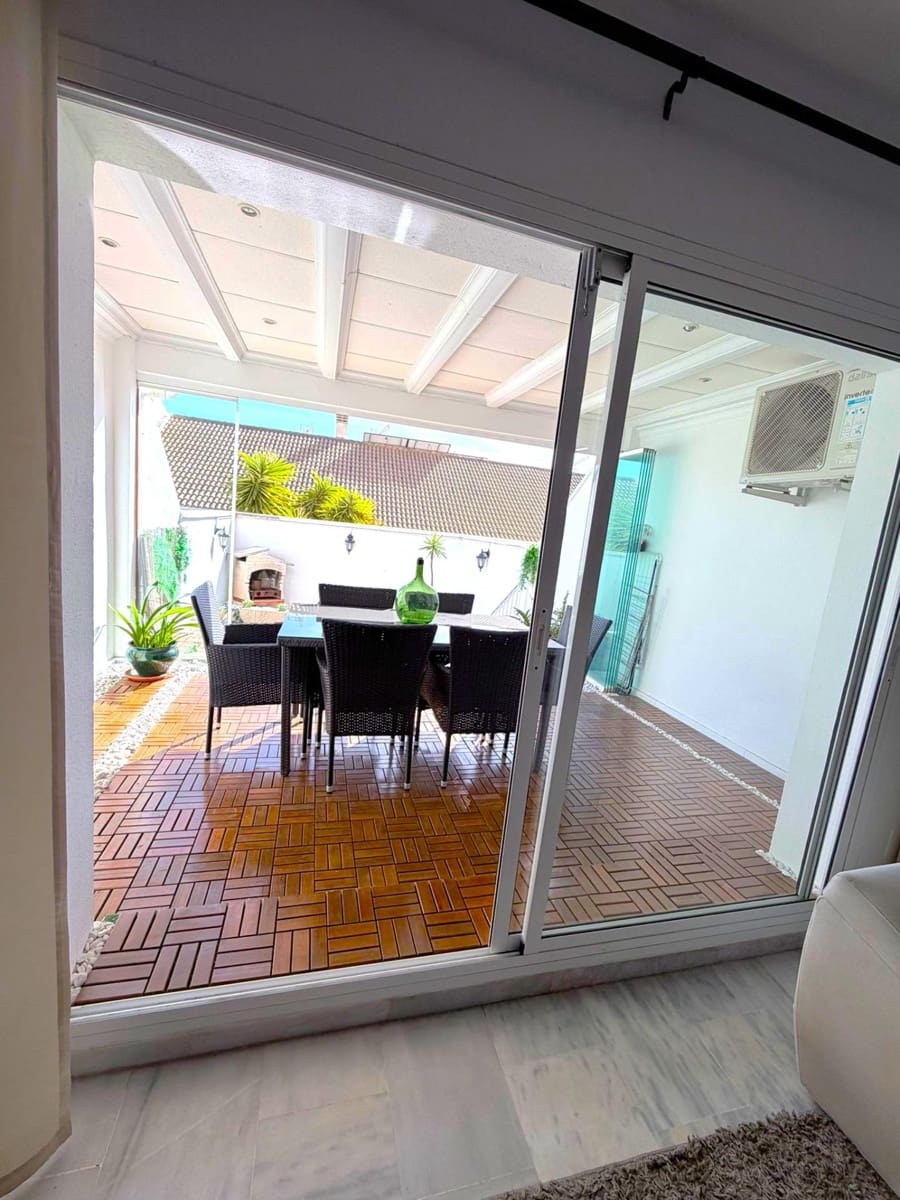 4 soverom Rekkehus til salgs i Benalmadena med svømmebasseng - € 425 000 (Ref: 9571282)