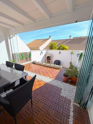 4 sovrum Radhus till salu i Benalmádena pueblo, Benalmádena med pool - 425 000 € (Ref: 9571282)