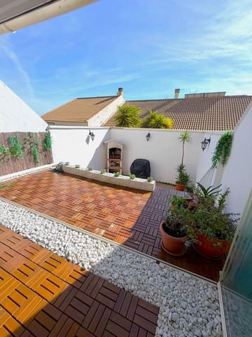 4 sovrum Radhus till salu i Benalmádena pueblo, Benalmádena med pool - 425 000 € (Ref: 9571282)