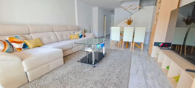 4 sovrum Radhus till salu i Benalmádena pueblo, Benalmádena med pool - 425 000 € (Ref: 9571282)